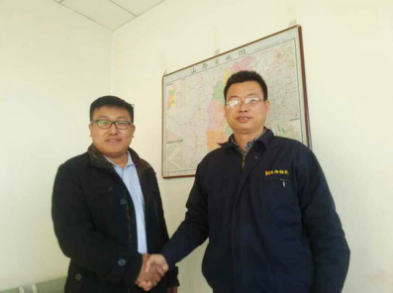 仟億達(dá)范總(左)與立恒鋼鐵集團(tuán)解總(右)簽約 仟億達(dá)范總(左)與立恒鋼鐵集團(tuán)解總(右)簽約