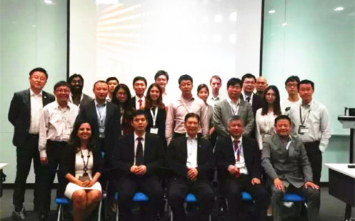 仟億達(831999)董事長鄭兩斌(一排左二)及考察團成員與SEAS合影 仟億達(831999)董事長鄭兩斌(一排左二)及考察團成員與SEAS合影