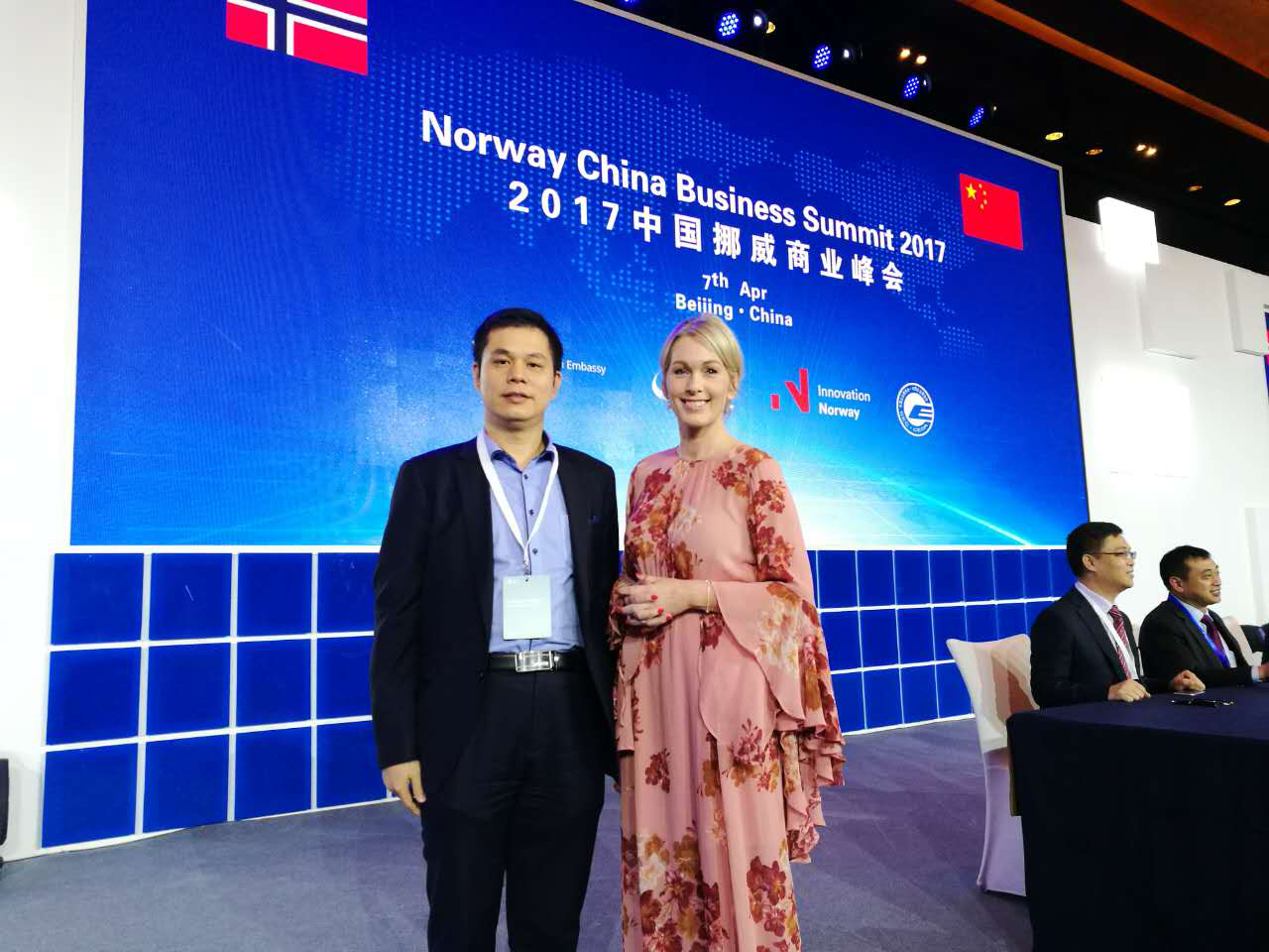 仟億達董事長鄭兩斌與挪威署署長拉塞(Anita K. Traaseth 仟億達董事長鄭兩斌與挪威署署長拉塞(Anita K. Traaseth